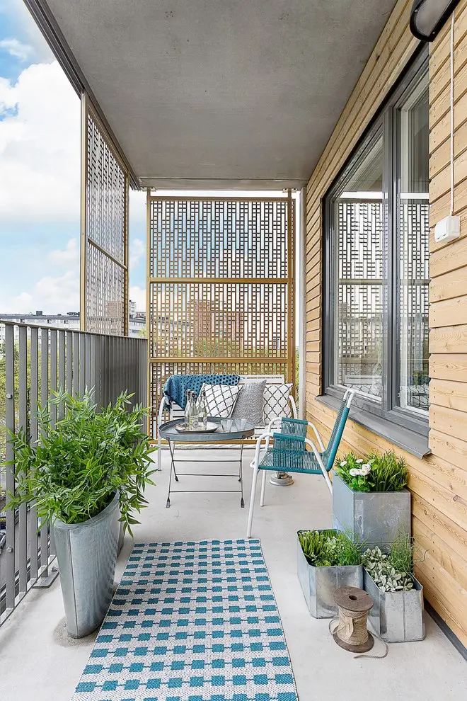 A tiny herb garden is a perfect addition to a balcony. You'll always be able to cook a tasty pasta dish with fresh basil or rosemary