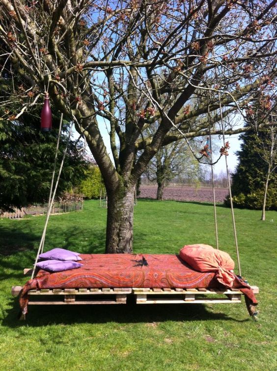 a pendant pallet daybed with some bright bedding is always a good idea, and it can be easily DIYed