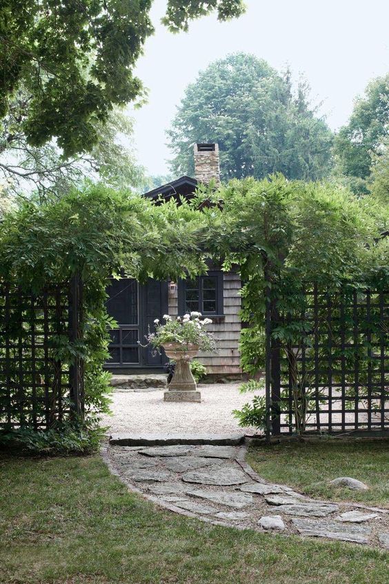 metal grid fences covered with greenery make the entrance more intimate and cozy and act as a vertical garden