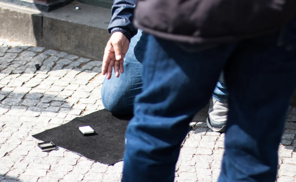 A Shell Game scam being performed on the streets of Germany