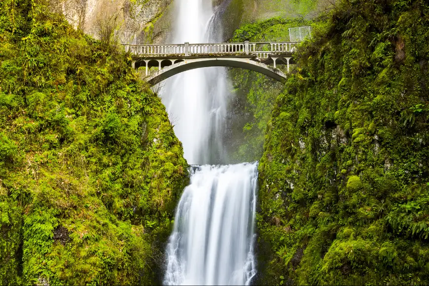 multnomah falls bridge oregon